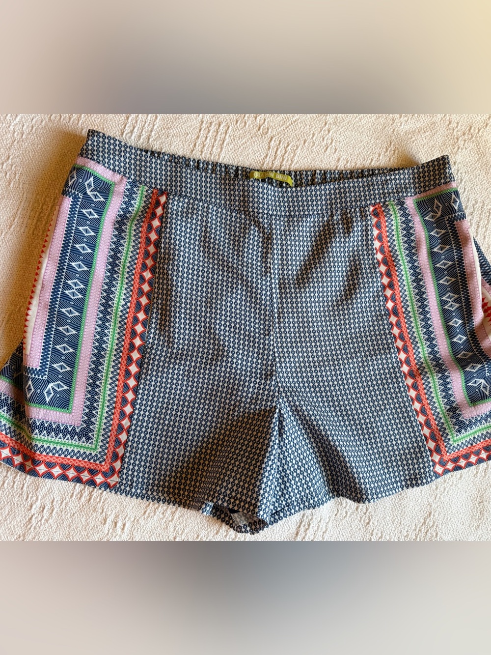 Gianni Bini pattern shorts with pockets and zipper size xl